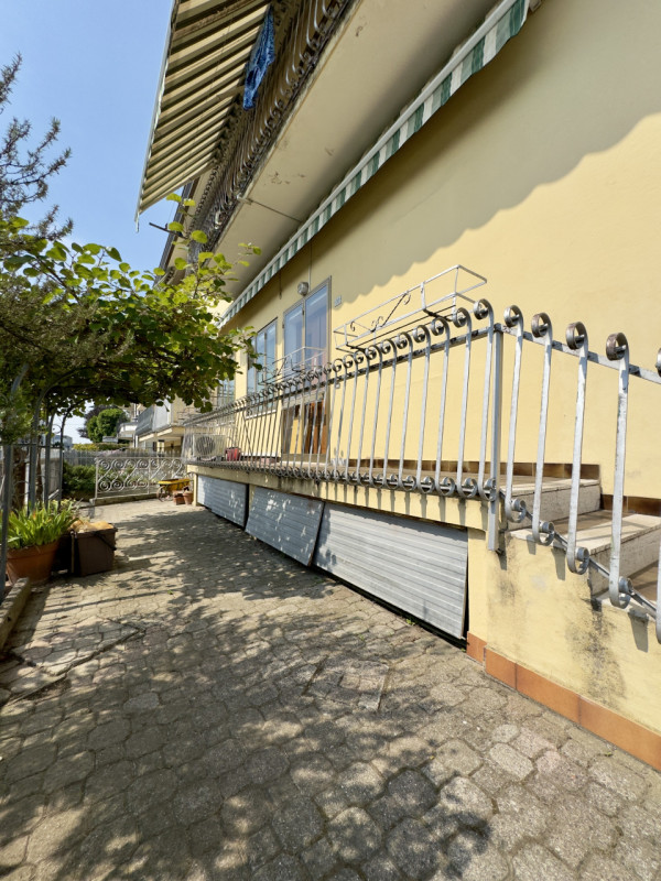 A Sarmeola di Rubano, in zona comoda ai principali servizi e alle vie di collegamento, proponiamo...