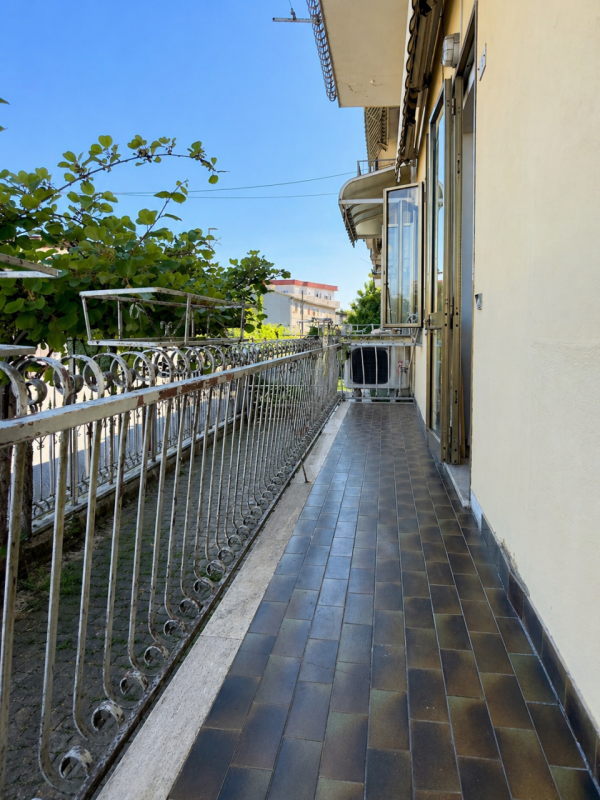 A Sarmeola di Rubano, in zona comoda ai principali servizi e alle vie di collegamento, proponiamo...