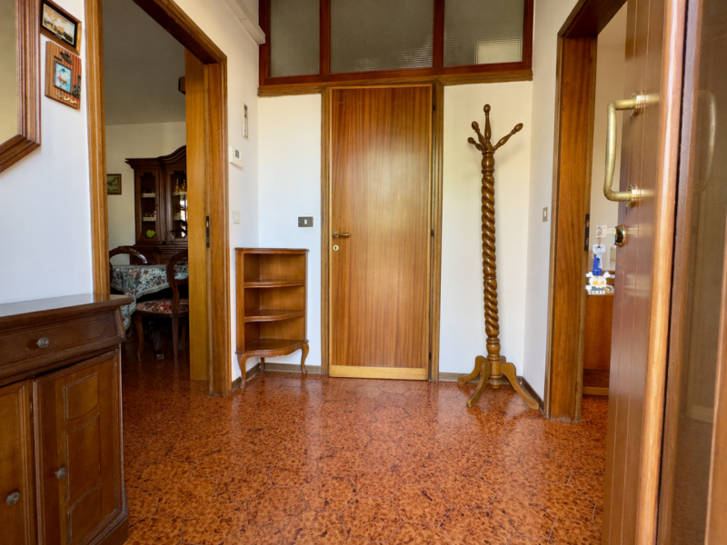 A Sarmeola di Rubano, in zona comoda ai principali servizi e alle vie di collegamento, proponiamo...