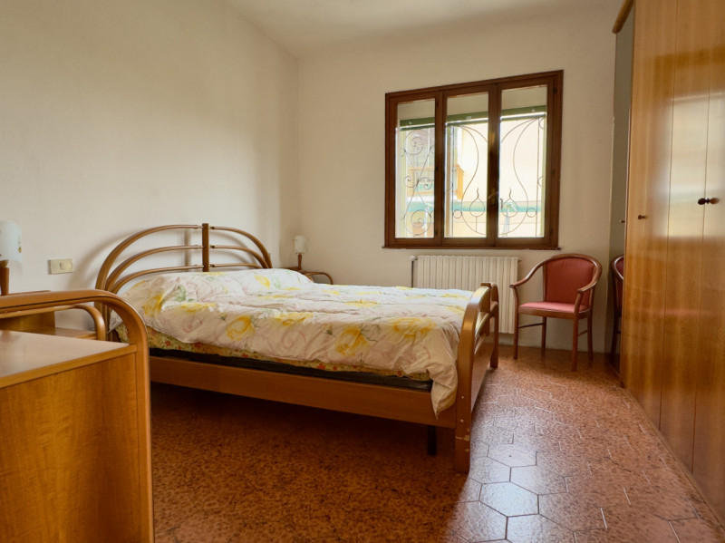 A Sarmeola di Rubano, in zona comoda ai principali servizi e alle vie di collegamento, proponiamo...