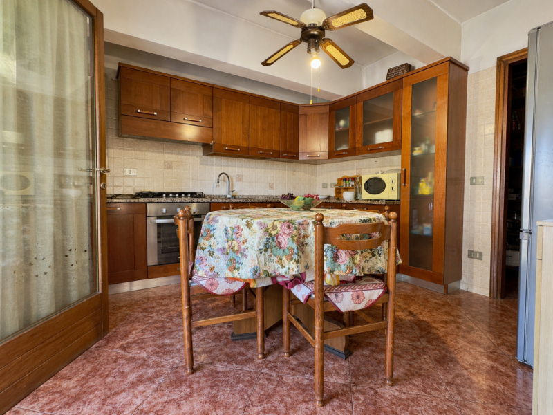 A Sarmeola di Rubano, in zona comoda ai principali servizi e alle vie di collegamento, proponiamo...