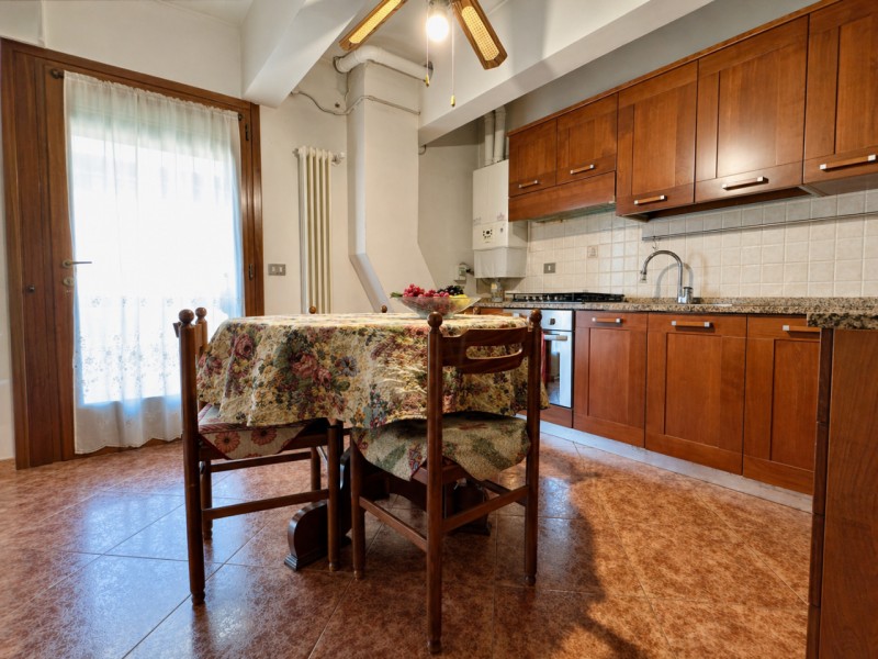 A Sarmeola di Rubano, in zona comoda ai principali servizi e alle vie di collegamento, proponiamo...