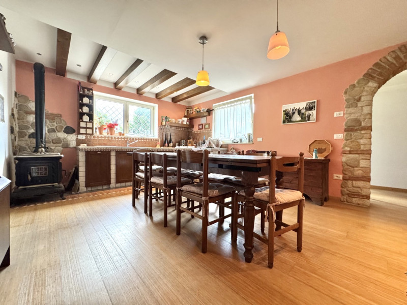 Appartamento piano terra con taverna e garage 

Trattative riservate Immobiliare Unica Colceresa ...