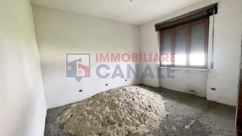 In contesto riservato di sole 4 unità, proponiamo appartamento al primo ed ultimo piano, completa...