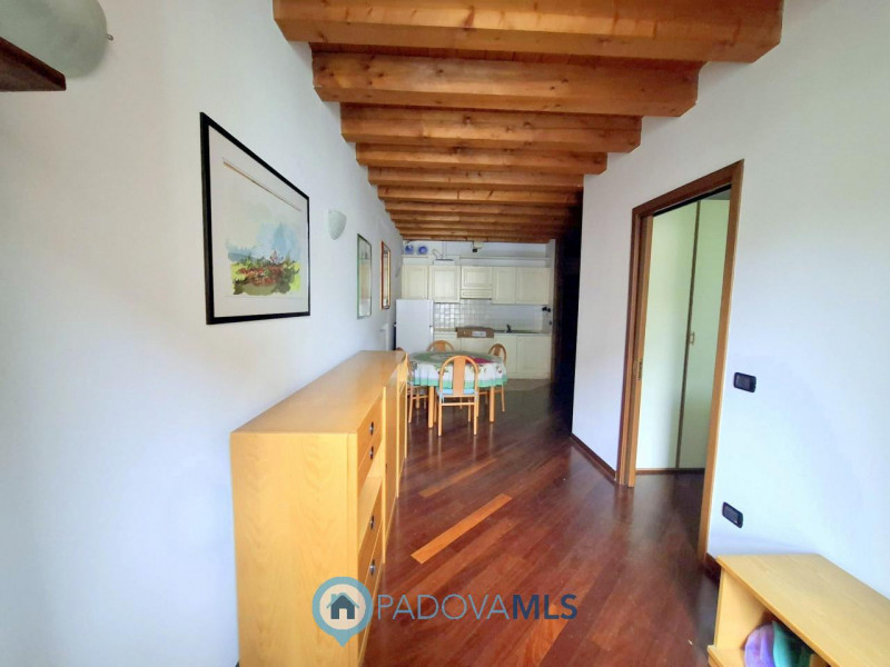 Immobile in esclusiva al Gruppo Padova MLS 

ELEGANTE MINI ARREDATO CON POSTO AUTO VIC.ZE PRATO D...