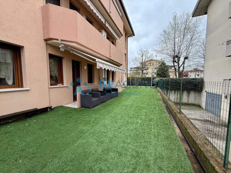 ALTAVILLA VICENTINA

Stai cercando un APPARTAMENTO BICAMERE con GIARDINO di recente ristrutturazi...