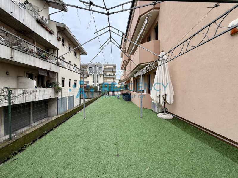 ALTAVILLA VICENTINA

Stai cercando un APPARTAMENTO BICAMERE con GIARDINO di recente ristrutturazi...