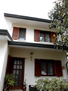 RIF. A.A. 213-24

Vendesi all'asta - casa a schiera centrale su 3 livelli in data 12 maggio 2026
...