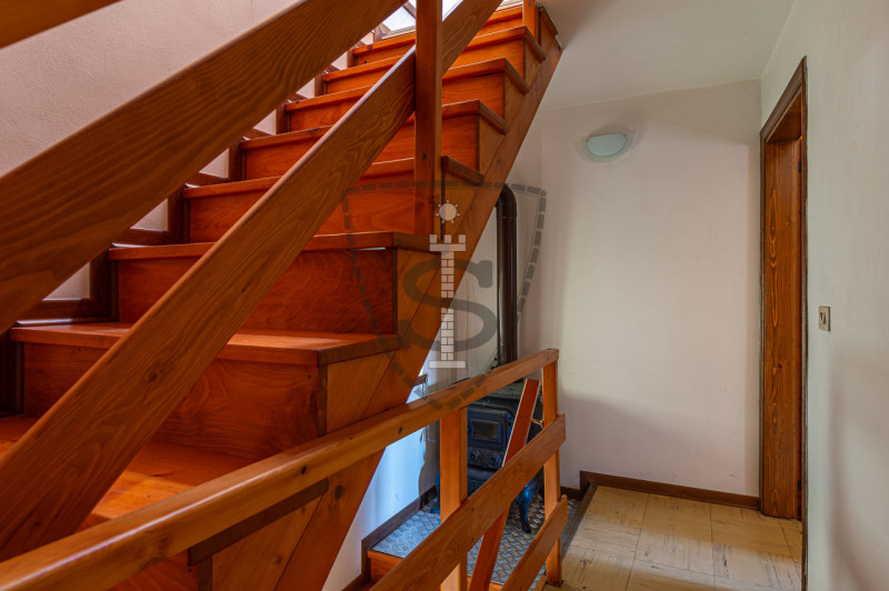 A Lusiana Conco proponiamo in vendita una casa indipendente, ideale per chi cerca indipendenza e ...