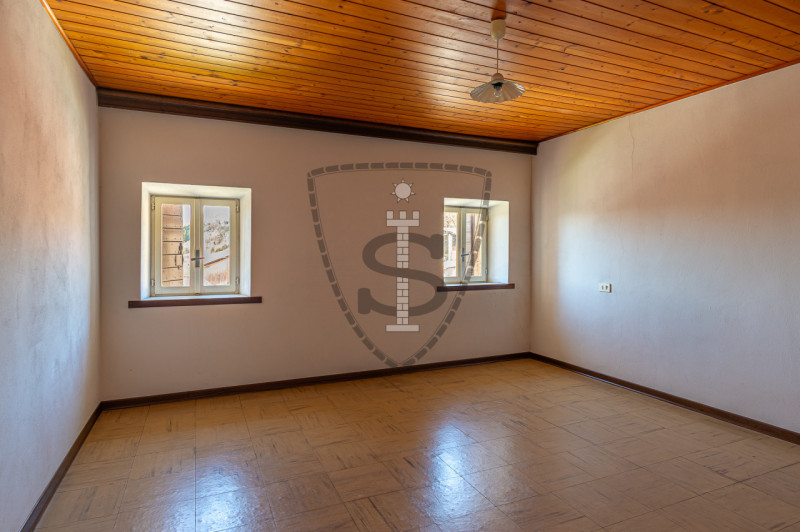 A Lusiana Conco proponiamo in vendita una casa indipendente, ideale per chi cerca indipendenza e ...