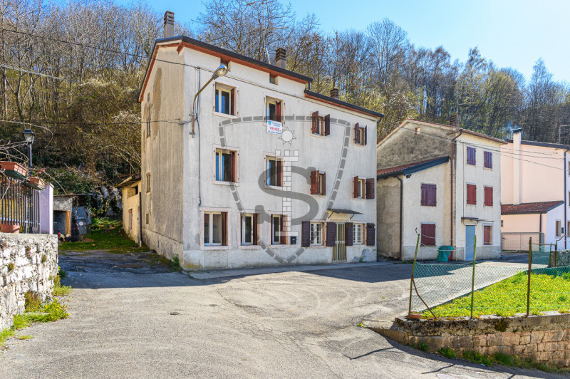 A Lusiana Conco proponiamo in vendita una casa indipendente, ideale per chi cerca indipendenza e ...