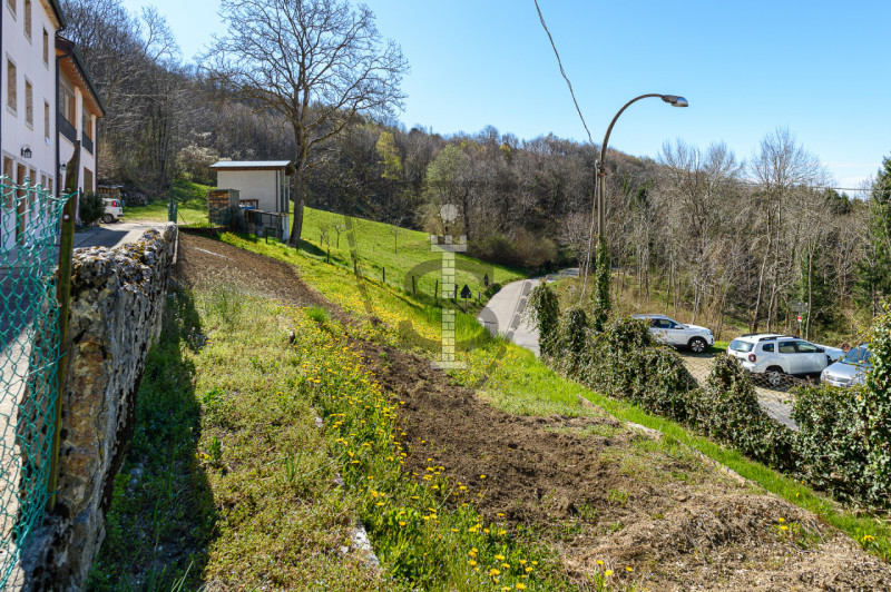 A Lusiana Conco proponiamo in vendita una casa indipendente, ideale per chi cerca indipendenza e ...