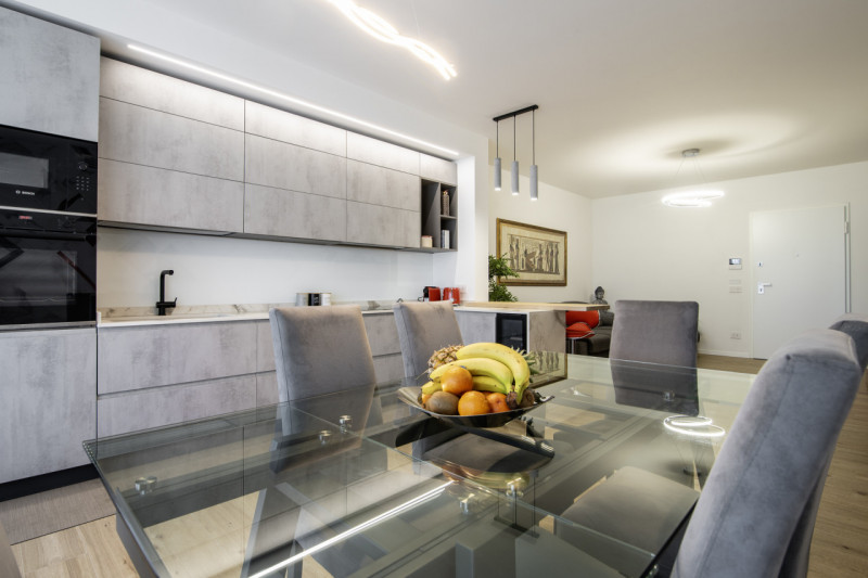 Mestrino: In quartiere residenziale nel cuore di Mestrino proponiamo un'attico composto da un'amp...