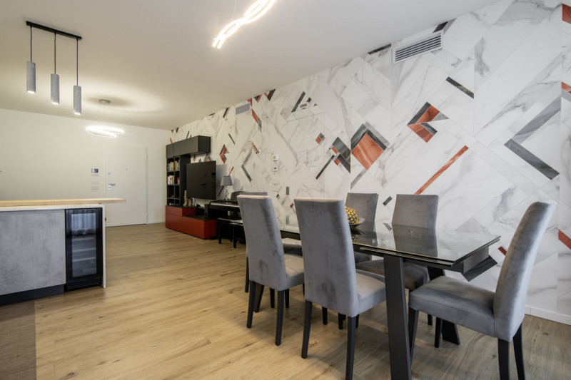 Mestrino: In quartiere residenziale nel cuore di Mestrino proponiamo un'attico composto da un'amp...