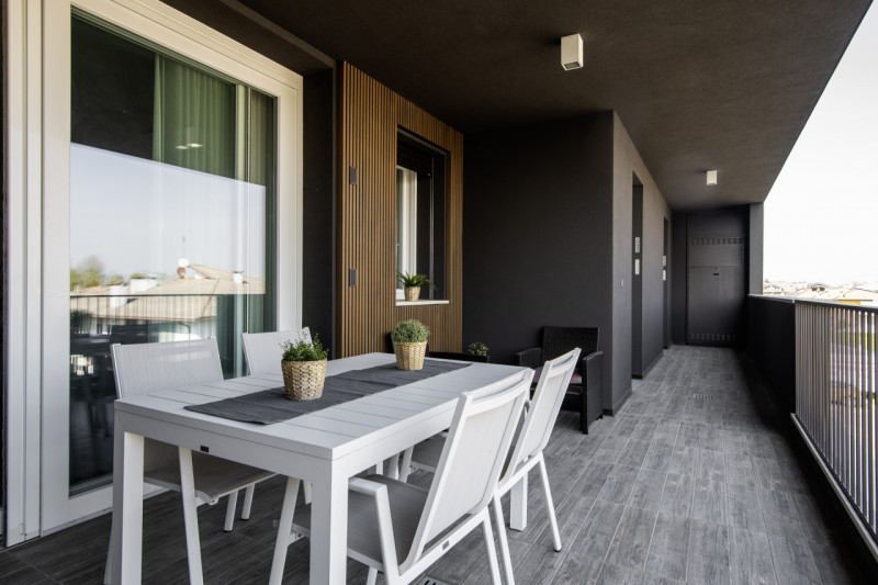 Mestrino: In quartiere residenziale nel cuore di Mestrino proponiamo un'attico composto da un'amp...