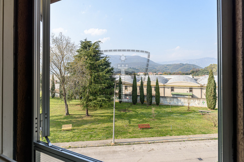 In zona residenziale nel quartiere Rondò Brenta a Bassano del Grappa, proponiamo in vendita un ap...