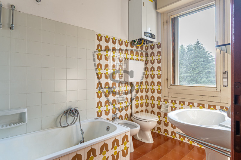 In zona residenziale nel quartiere Rondò Brenta a Bassano del Grappa, proponiamo in vendita un ap...