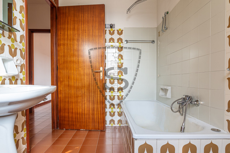 In zona residenziale nel quartiere Rondò Brenta a Bassano del Grappa, proponiamo in vendita un ap...