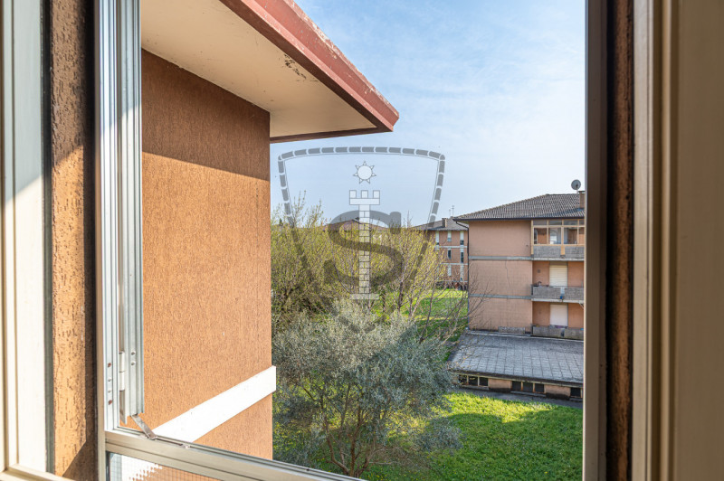 In zona residenziale nel quartiere Rondò Brenta a Bassano del Grappa, proponiamo in vendita un ap...