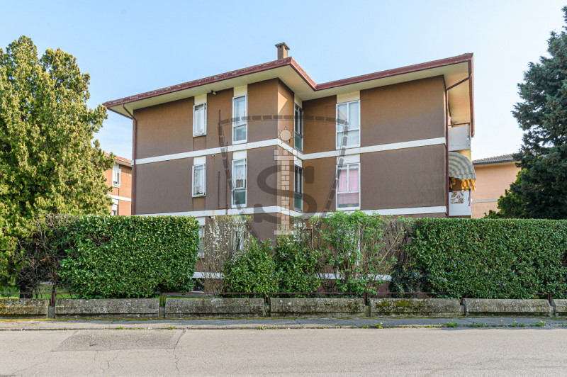 In zona residenziale nel quartiere Rondò Brenta a Bassano del Grappa, proponiamo in vendita un ap...