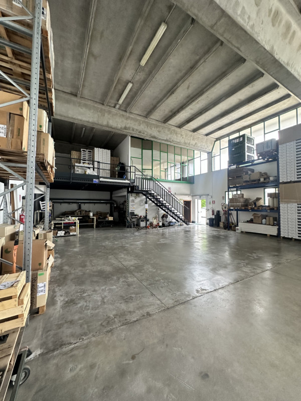 NOSTRO RIF. CP-173
Mogliano Veneto (TV) – Capannone indipendente con celle frigorifere in vendita...