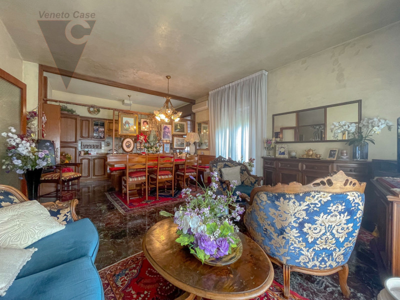 OLTREBRENTA - APPARTAMENTO 2 CAMERE
Proponiamo in vendita in zona servita appartamento trilocale ...