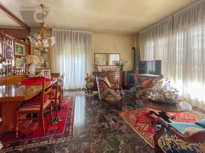 OLTREBRENTA - APPARTAMENTO 2 CAMERE
Proponiamo in vendita in zona servita appartamento trilocale ...