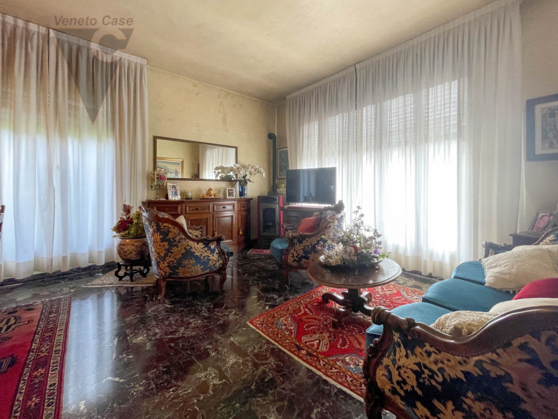 OLTREBRENTA - APPARTAMENTO 2 CAMERE
Proponiamo in vendita in zona servita appartamento trilocale ...