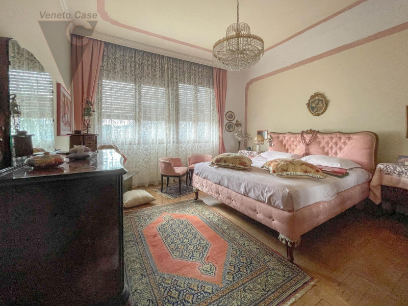 OLTREBRENTA - APPARTAMENTO 2 CAMERE
Proponiamo in vendita in zona servita appartamento trilocale ...