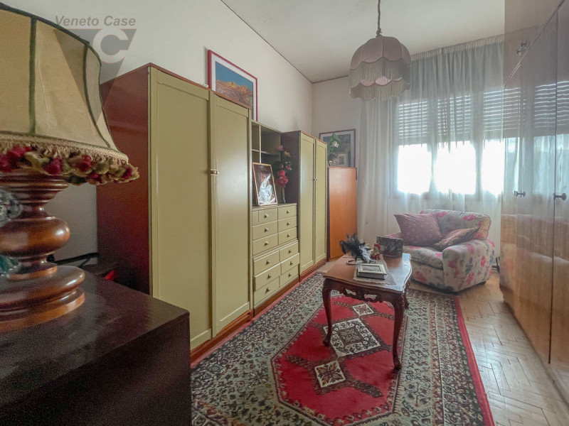 OLTREBRENTA - APPARTAMENTO 2 CAMERE
Proponiamo in vendita in zona servita appartamento trilocale ...