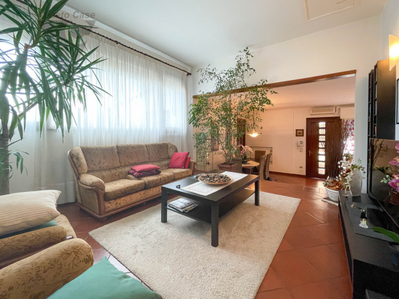 OLTREBRENTA - APPARTAMENTO 3 CAMERE
Proponiamo in vendita in zona servita appartamento trilocale ...