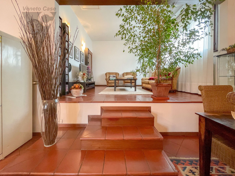 OLTREBRENTA - APPARTAMENTO 3 CAMERE
Proponiamo in vendita in zona servita appartamento trilocale ...