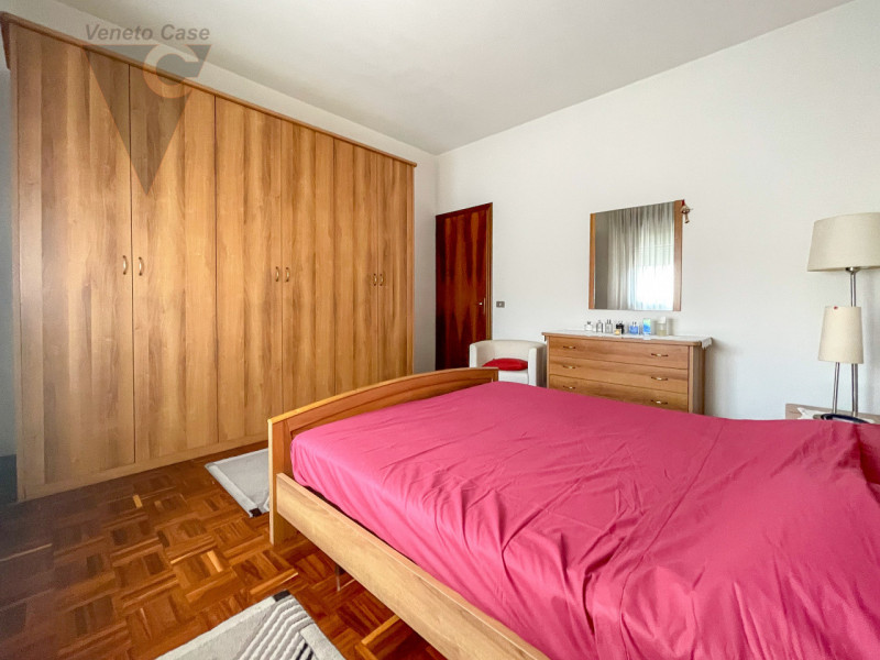 OLTREBRENTA - APPARTAMENTO 3 CAMERE
Proponiamo in vendita in zona servita appartamento trilocale ...