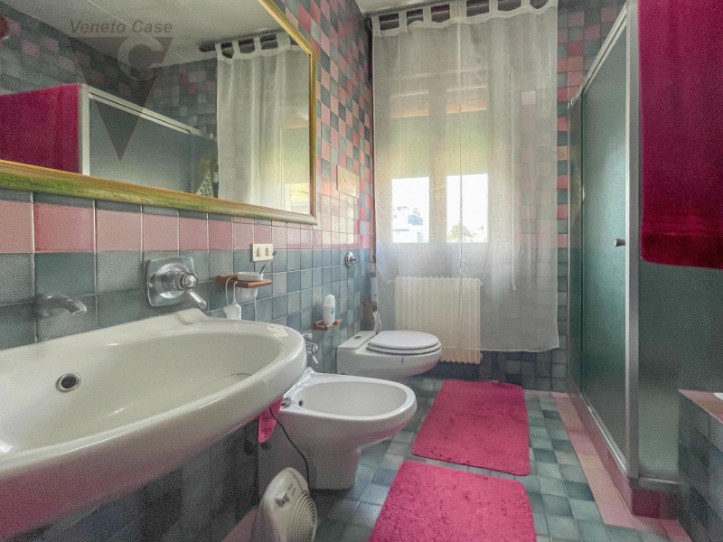 OLTREBRENTA - APPARTAMENTO 3 CAMERE
Proponiamo in vendita in zona servita appartamento trilocale ...