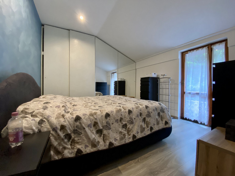 Proponiamo in vendita un grazioso appartamento bicamere situato al secondo e ultimo piano di un c...