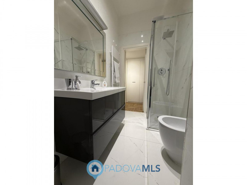 Immobile in esclusiva al Gruppo Padova MLS

A pochi passi dal Duomo di Padova, in una delle vie p...