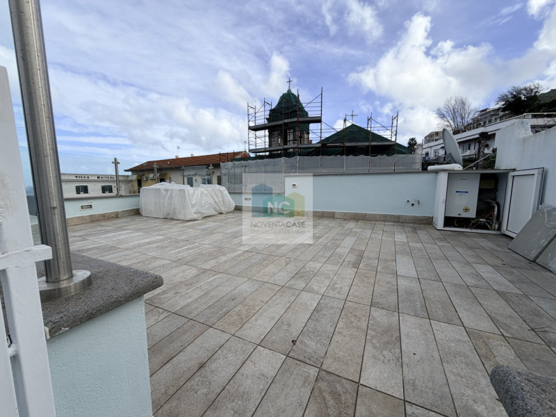 Nel cuore di Casamicciola Terme, proponiamo in vendita una bellissima casa indipendente su tre li...