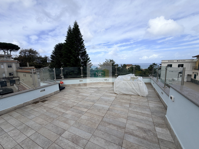 Nel cuore di Casamicciola Terme, proponiamo in vendita una bellissima casa indipendente su tre li...