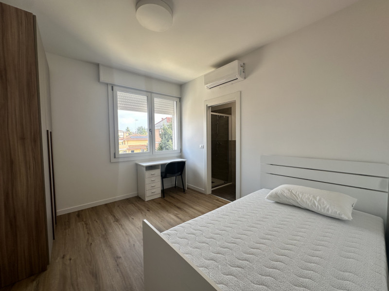 Camera con bagno, per una persona, per lavoratori / studenti. A 200 metri dagli ospedali, in via ...