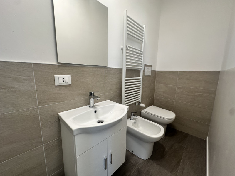 Camera con bagno, per una persona, per lavoratori / studenti. A 200 metri dagli ospedali, in via ...