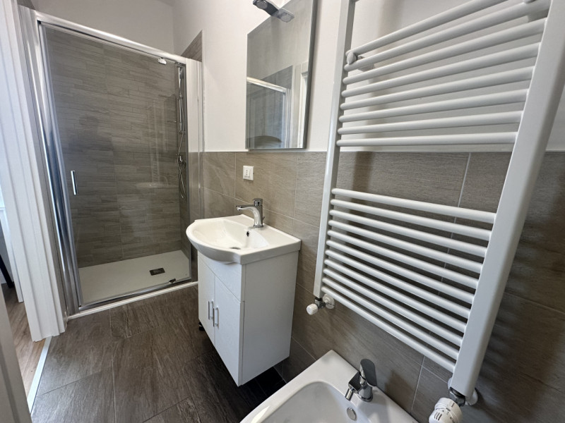 Camera con bagno, per una persona, per lavoratori / studenti. A 200 metri dagli ospedali, in via ...