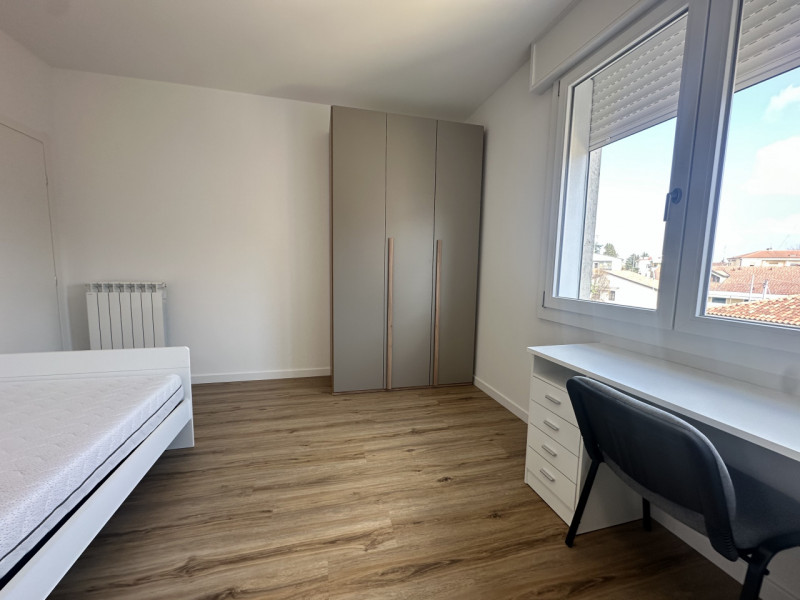 Camera con bagno, per una persona, per lavoratori / studenti. A 200 metri dagli ospedali, in via ...