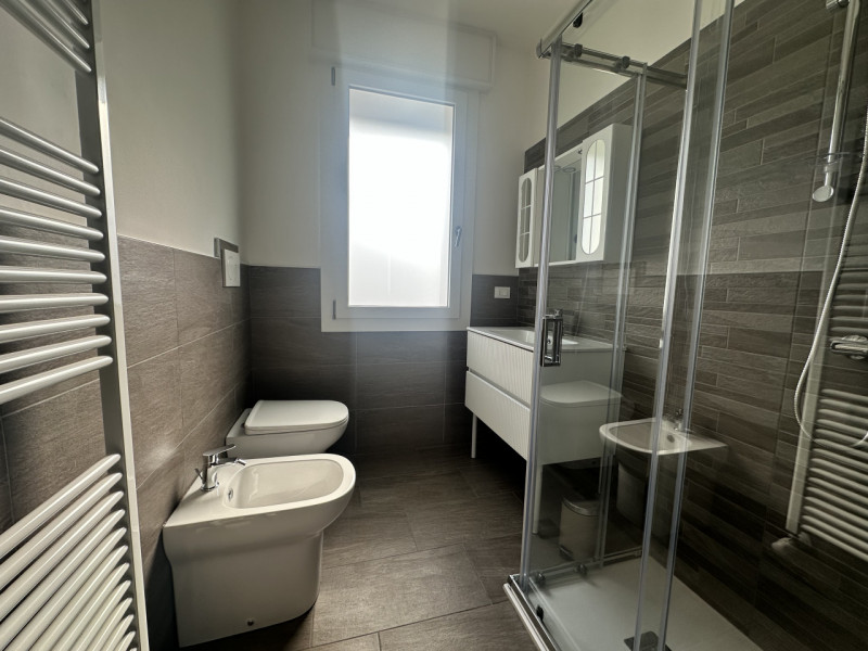 Camera con bagno, per una persona, per lavoratori / studenti. A 200 metri dagli ospedali, in via ...