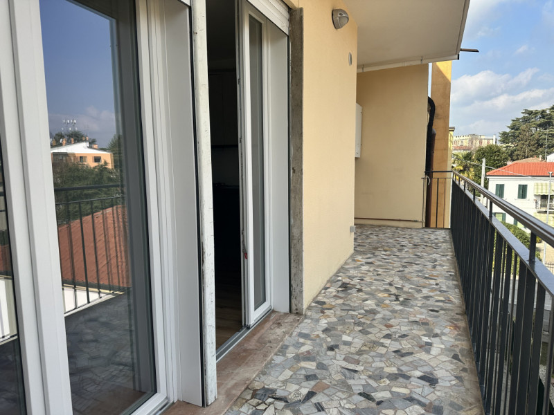 Camera con bagno, per una persona, per lavoratori / studenti. A 200 metri dagli ospedali, in via ...