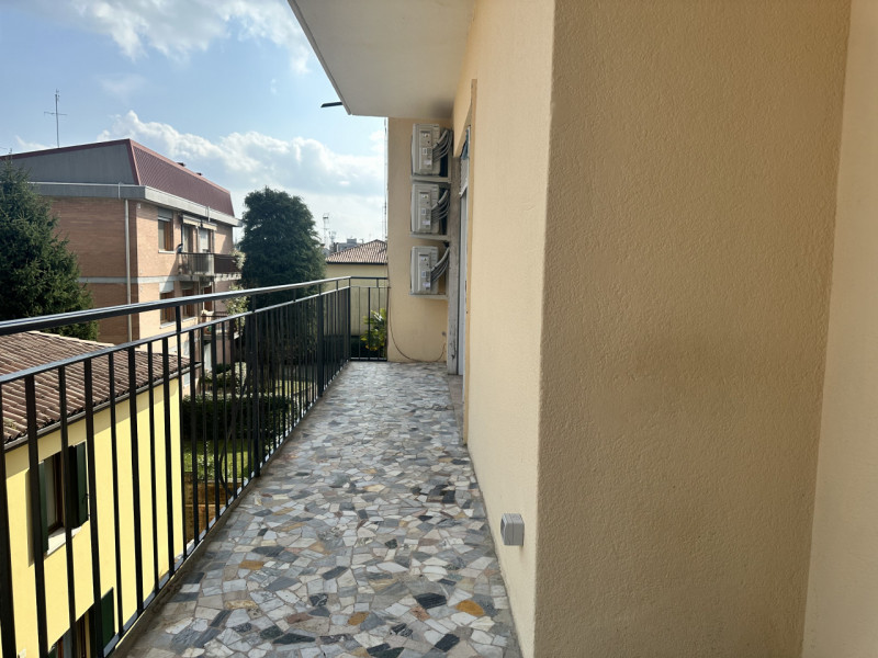 Camera con bagno, per una persona, per lavoratori / studenti. A 200 metri dagli ospedali, in via ...