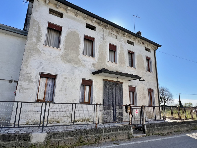 CASA SINGOLA IN VENDITA A GAZZO ZONA VILLALTA - Rif. 8374
Scoprite la vostra oasi di tranquillità...