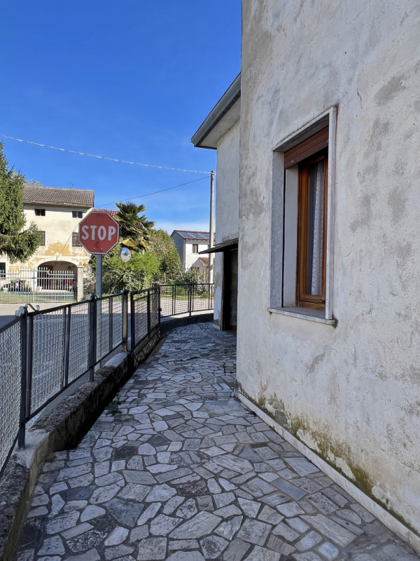 CASA SINGOLA IN VENDITA A GAZZO ZONA VILLALTA - Rif. 8374
Scoprite la vostra oasi di tranquillità...