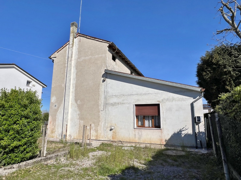 CASA SINGOLA IN VENDITA A GAZZO ZONA VILLALTA - Rif. 8374
Scoprite la vostra oasi di tranquillità...