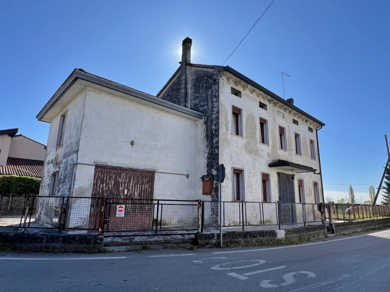 CASA SINGOLA IN VENDITA A GAZZO ZONA VILLALTA - Rif. 8374
Scoprite la vostra oasi di tranquillità...