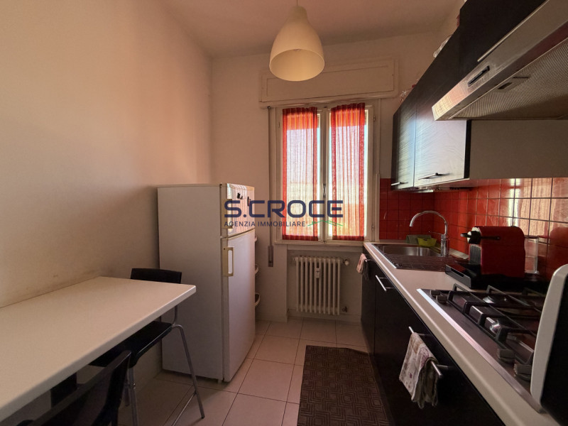 Proponiamo in vendita un appartamento trilocale inserito in un contesto condominiale di sole nove...